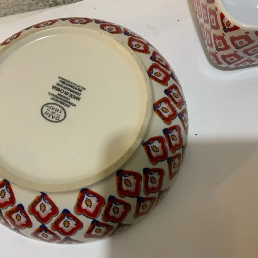 Bundle 2 DASH of THAT Damask cereal bowl & square bowl